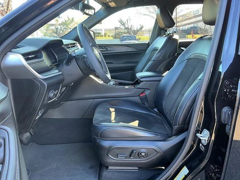 Used 2023 Jeep Grand Cherokee L Altitude image 12