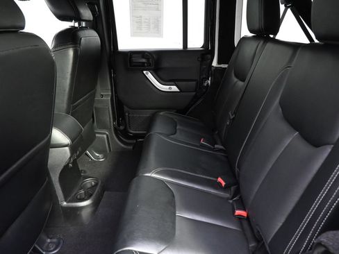 Used 2017 Jeep Wrangler Unlimited Rubicon w/ Max Tow Package AWD/4WD image 19