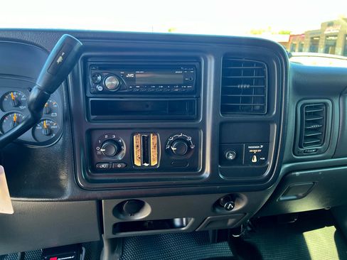 Used 2005 Chevrolet Silverado 3500 4x4 Extended Cab w/ Snow Plow Prep Package image 11