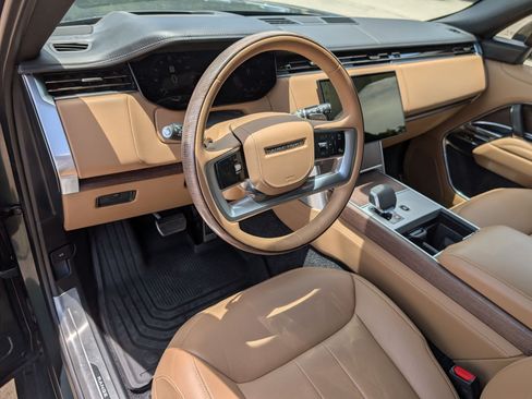 Used 2024 Land Rover Range Rover SE AWD/4WD image 4