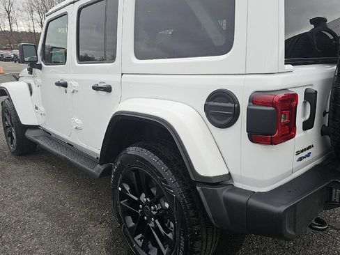 Used 2025 Jeep Wrangler Unlimited Sahara image 6