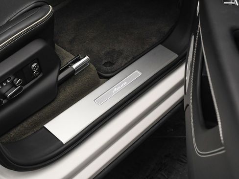 Certified 2023 Bentley Bentayga Extended Wheelbase image 48