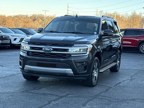 Used 2022 Ford Expedition XLT image 16