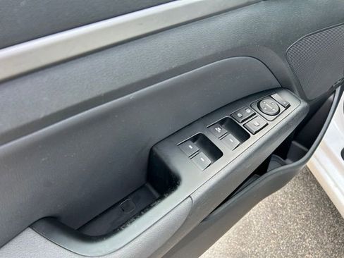 Used 2017 Hyundai Elantra Limited w/ Limited Tech Package 04 image 27