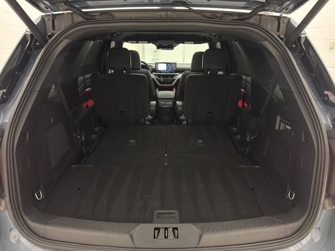 Used 2025 Ford Explorer ST image 16