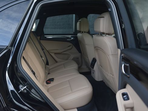 Certified 2025 Porsche Macan image 34