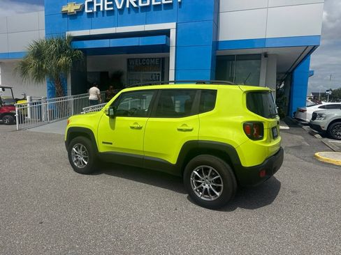 Used 2017 Jeep Renegade Altitude FWD image 5