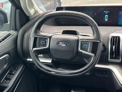 Used 2025 Ford Expedition Max Platinum AWD/4WD image 13