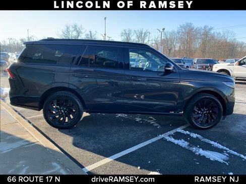 Used 2025 Lincoln Navigator Reserve w/ Jet Appearance Package image 9