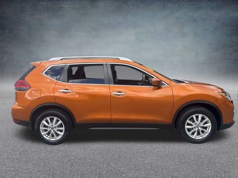 Used 2017 Nissan Rogue SV image 5
