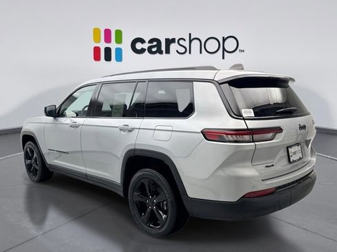 Used 2023 Jeep Grand Cherokee L Laredo image 3