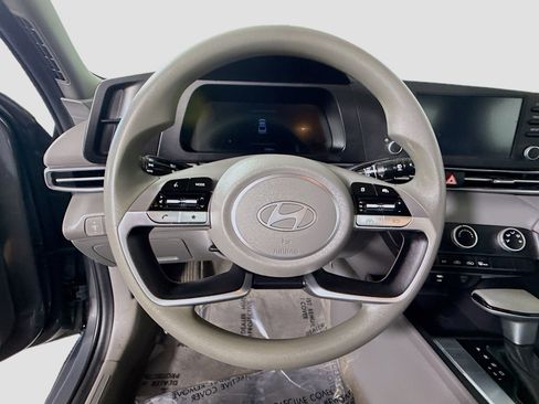 Used 2024 Hyundai Elantra SE image 13