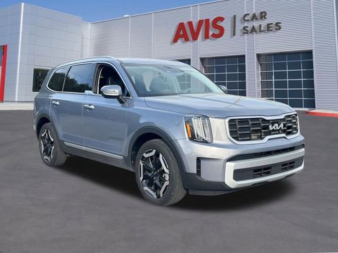 Used 2025 Kia Telluride S FWD image 3