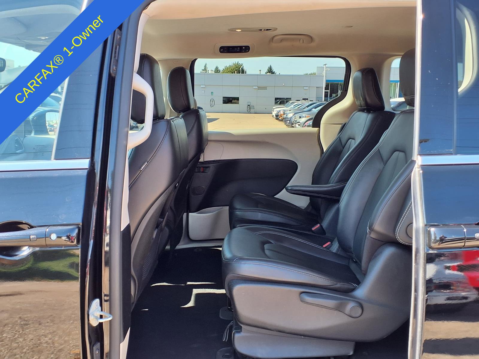 Used 2024 Chrysler Pacifica Limited FWD image 14