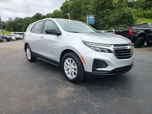 Used 2022 Chevrolet Equinox LS w/ LS Convenience Package image 11