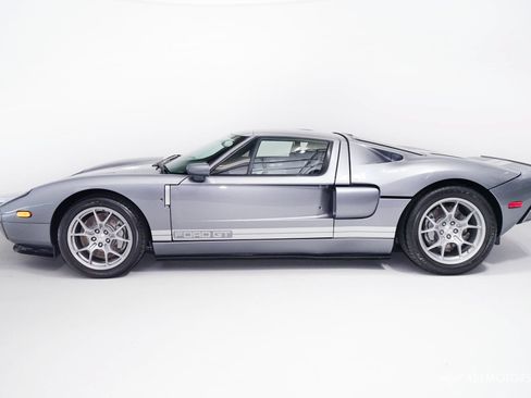Used 2006 Ford GT RWD image 4