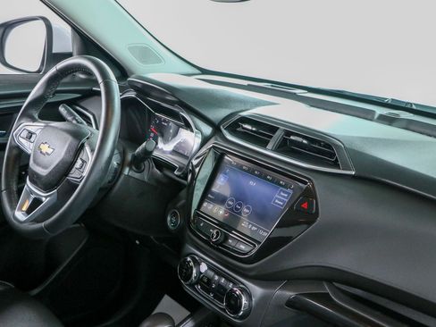 Used 2021 Chevrolet TrailBlazer LT w/ Premium Seating Package FWD image 25