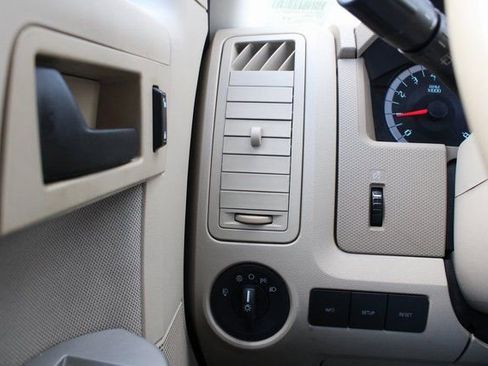 Used 2010 Ford Escape XLT image 7