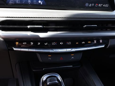 Used 2025 Cadillac XT4 Premium Luxury FWD image 30
