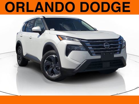 Used 2024 Nissan Rogue SV image 1