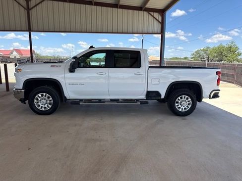 Used 2024 Chevrolet Silverado 2500 LT AWD/4WD image 4