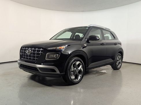 Used 2024 Hyundai Venue SEL image 3