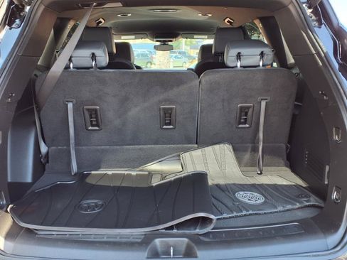 Used 2024 Buick Enclave Essence image 6