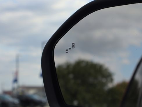 Used 2023 Ford Explorer XLT w/ Equipment Group 202A image 27