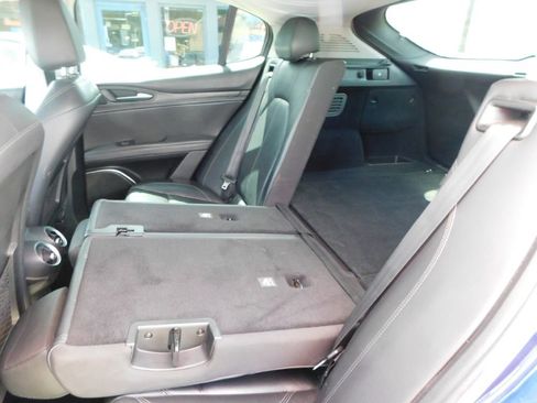 Used 2018 Alfa Romeo Stelvio AWD image 28