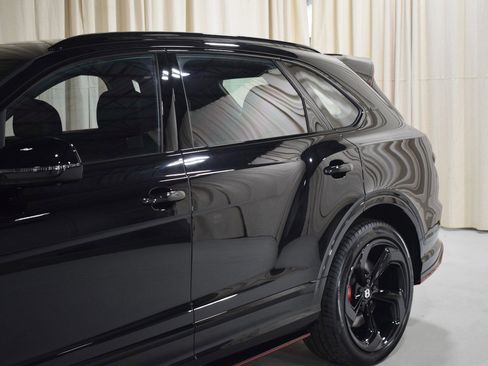 New 2025 Bentley Bentayga image 8