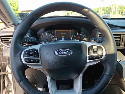Certified 2023 Ford Explorer XLT w/ Equipment Group 202A AWD/4WD image 22