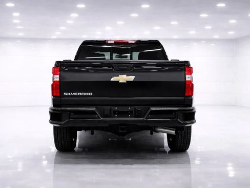 Used 2021 Chevrolet Silverado 2500 Custom w/ Custom Value Package AWD/4WD image 4