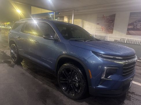 Used 2026 Chevrolet Traverse LT image 1