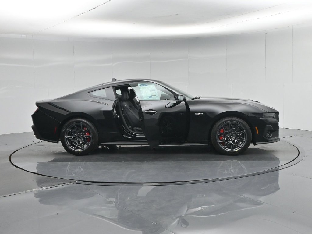 New 2026 Ford Mustang GT Premium w/ GT Performance Package RWD image 4