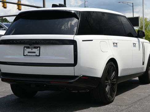 Used 2025 Land Rover Range Rover Long Wheelbase SE AWD/4WD image 12