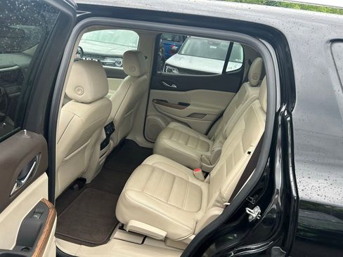 Used 2019 GMC Acadia Denali w/ Technology Package AWD/4WD image 16
