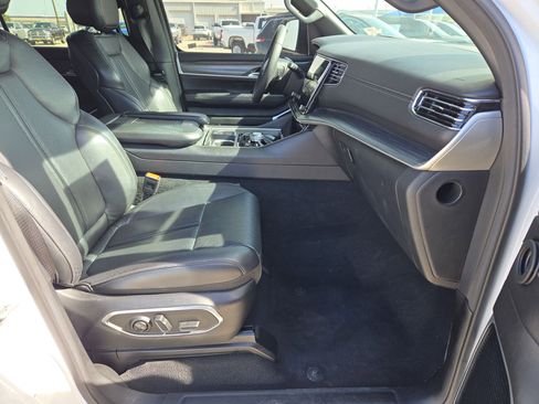 Used 2023 Jeep Wagoneer Series III w/ Preferred Equipment Group image 26