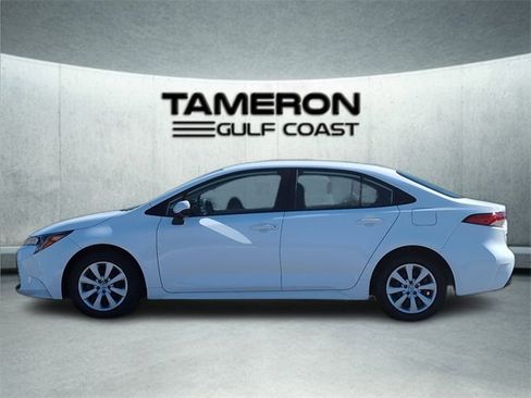 Used 2024 Toyota Corolla LE image 2
