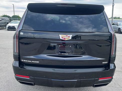 Used 2025 Cadillac Escalade Sport Platinum AWD/4WD image 5