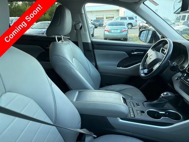 Certified 2020 Toyota Highlander XLE AWD/4WD image 5