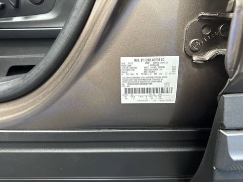 Used 2021 Ford Explorer XLT w/ Equipment Group 202A AWD/4WD image 31