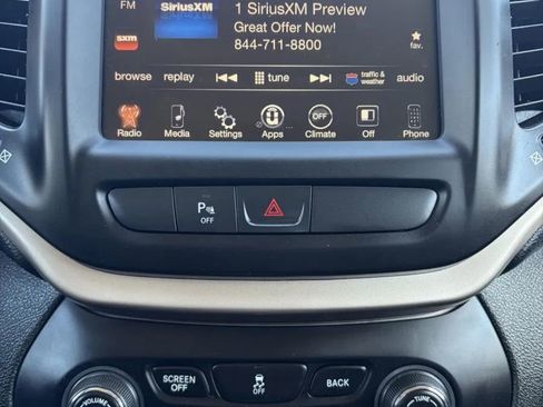 Used 2016 Jeep Cherokee Latitude w/ Safety/Convenience Group FWD image 20