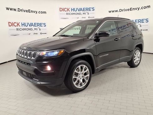 Used 2023 Jeep Compass Latitude AWD/4WD image 1