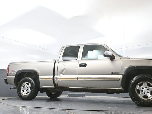 Used 2001 Chevrolet Silverado 1500 LS w/ Firm Ride Suspension Pkg AWD/4WD image 24