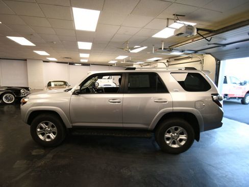 Certified 2024 Toyota 4Runner SR5 Premium image 4