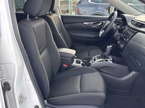 Used 2019 Nissan Rogue SV image 27