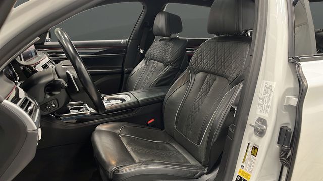 Used 2019 BMW 750i xDrive AWD/4WD image 9