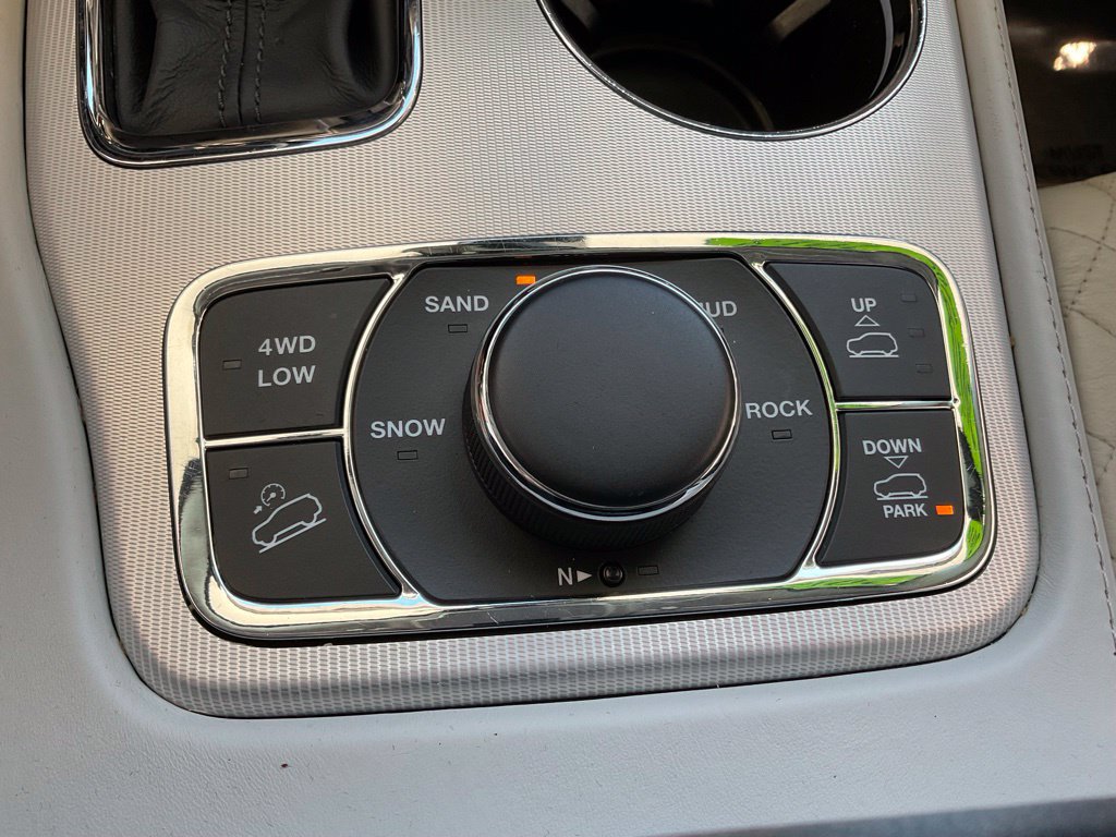 Used 2018 Jeep Grand Cherokee Summit AWD/4WD image 18