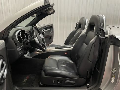 Used 2005 Chevrolet SSR w/ Preferred Equipment Group RWD image 34