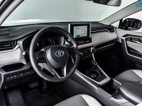 Used 2025 Toyota RAV4 XLE Premium w/ Weather Package AWD/4WD image 15